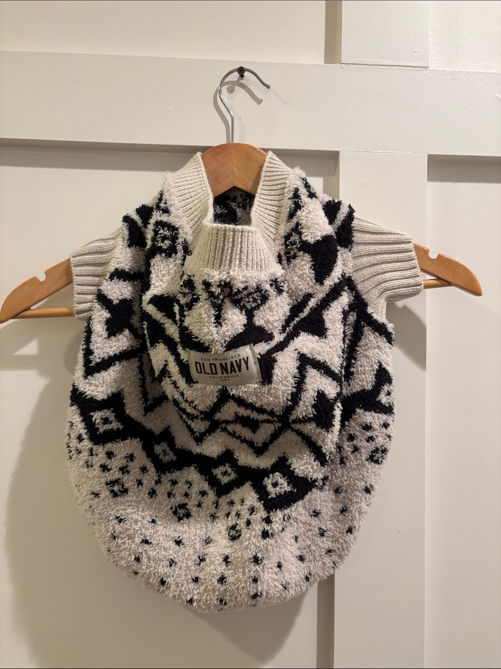 Old Navy Black & Cream Patterned Short-Sleeve Turtleneck Sweater